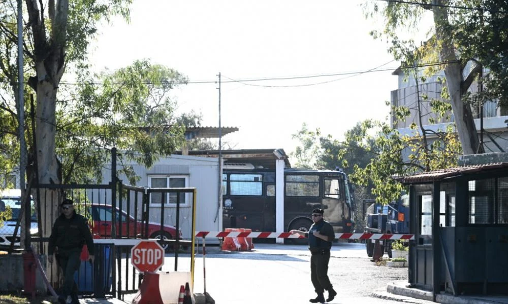 Βόμβα κοντά στην έδρα των ΜΑΤ – Έρευνες για το προφίλ των δραστών